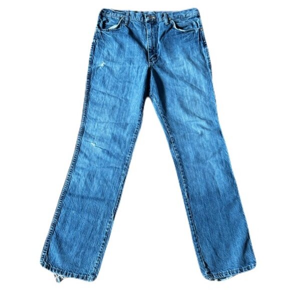 Wrangler 32 x 32 Medium Wash Straight Leg Jeans - Picture 1 of 14